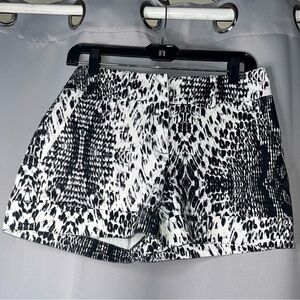 New York & Company Black and White Patterned Women Shorts